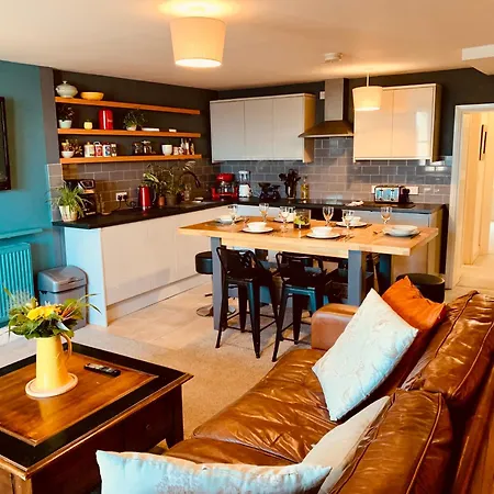 Vibrant Beachfront Folkestone Getaway Exterior photo