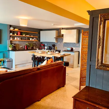 Vibrant Beachfront Folkestone Getaway Exterior photo