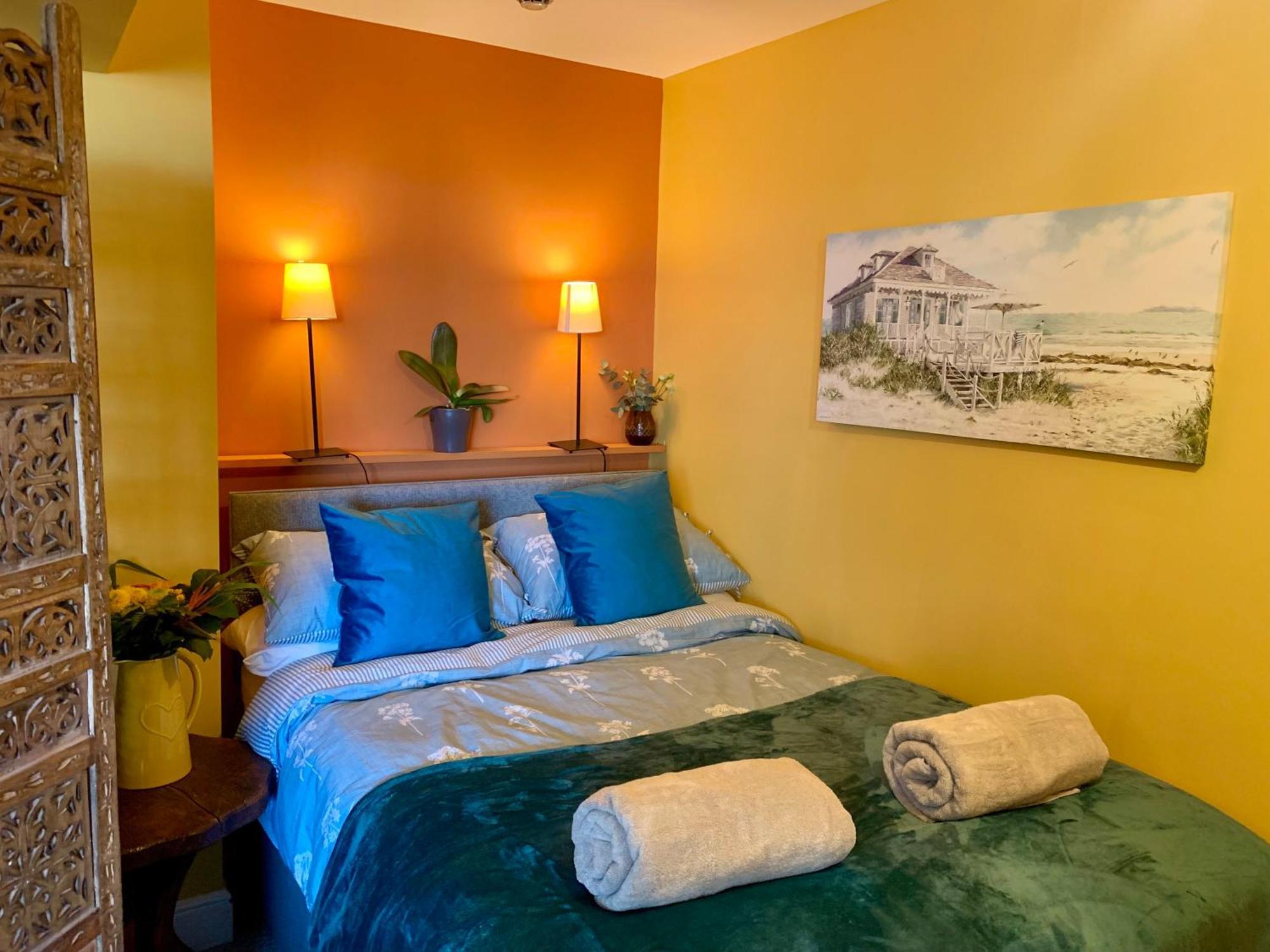 Vibrant Beachfront Getaway * Folkestone