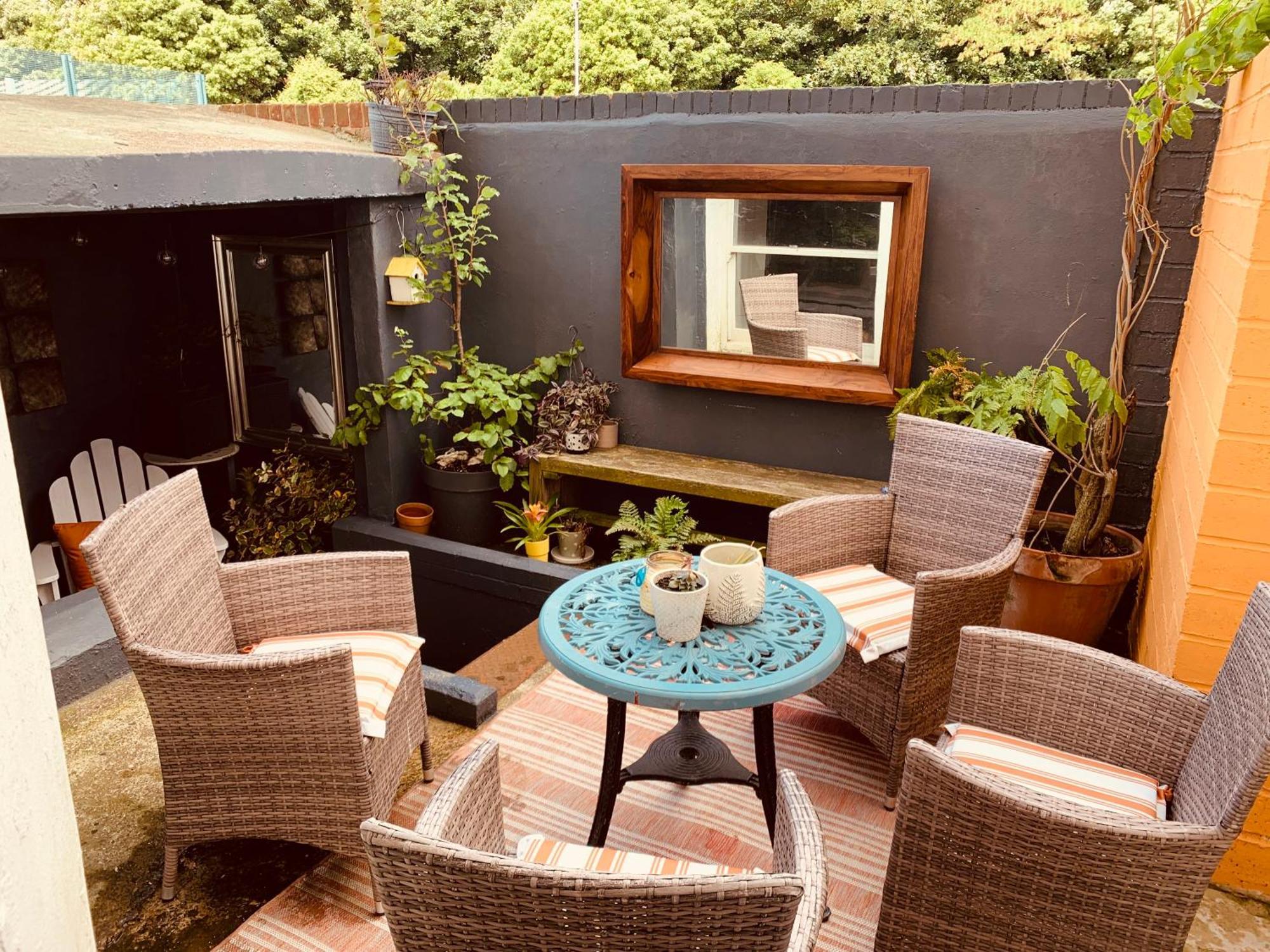 Vibrant Beachfront Getaway Apartment Folkestone