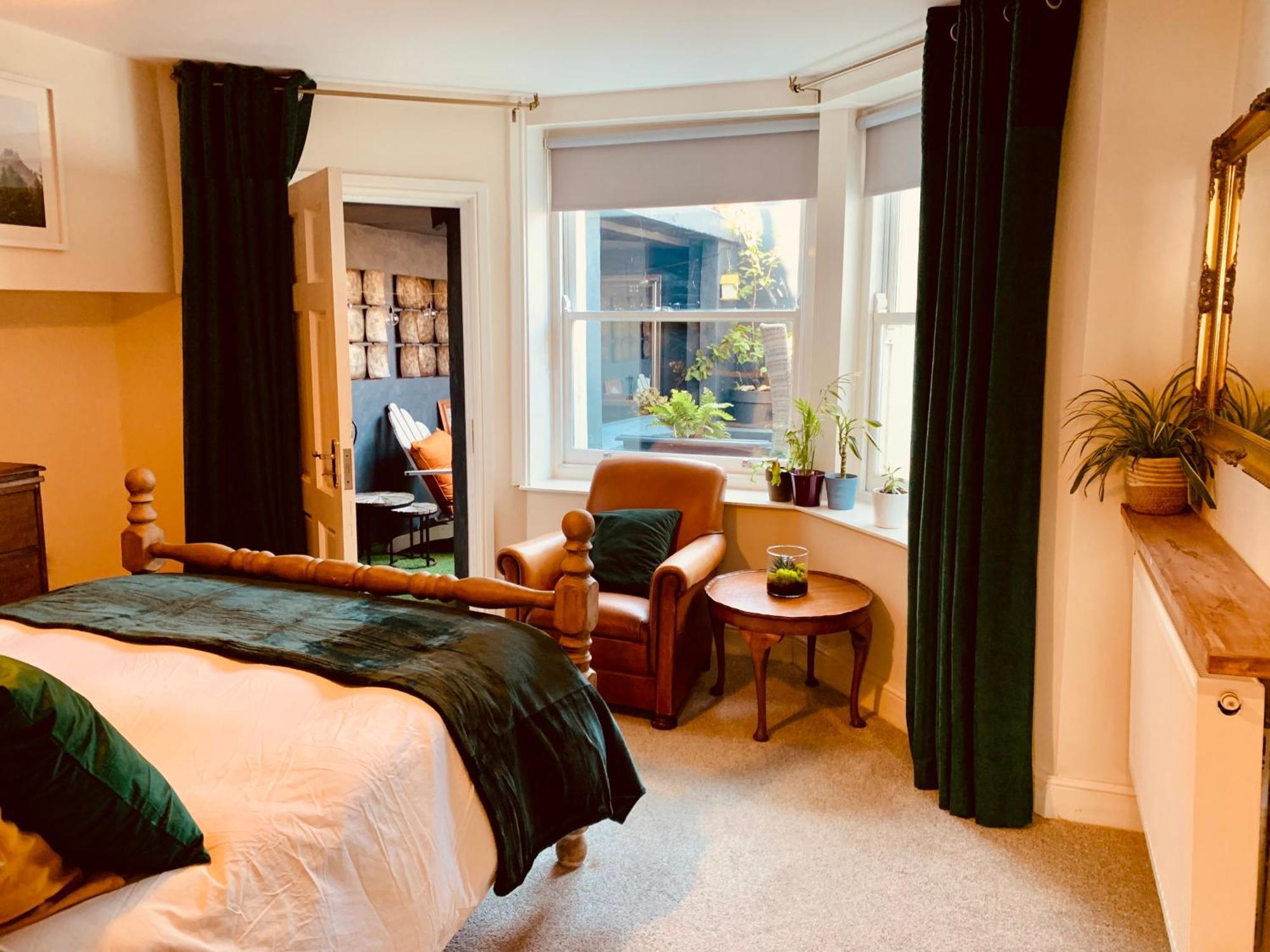 Vibrant Beachfront Getaway Folkestone